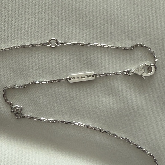 Van Cleef & Arpels Vintage Alhambra Chalcedony Necklace - Picture 4 of 8